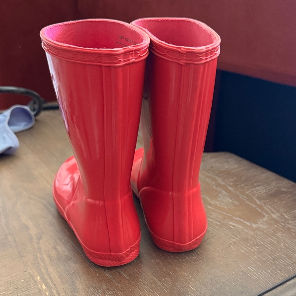 Hunter Kids Red Boots - Picture 4 of 5